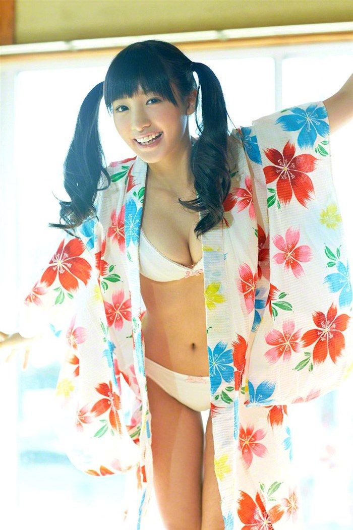 【画像】椎名ひかりがスカートたくし上げてパンモロ撮影！ビッチ風写真集！！！0018manshu